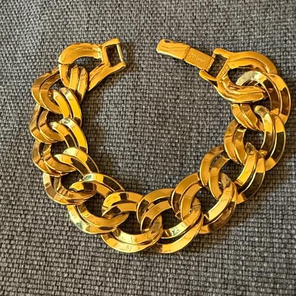 Monet Jewelry - Monet Vintage 1980’s Gold Plated Double Link Chain Bracelet. Signed. Size 6.75